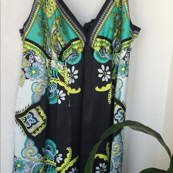 Beautiful paisley Dress - Picture 4 of 6